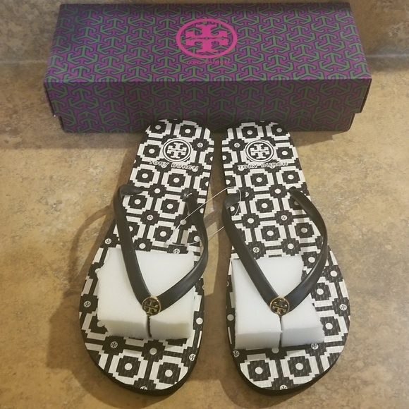 tory burch black and white flip flops
